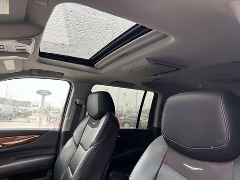 Used 2018 Cadillac Escalade ESV Premium Luxury image 23