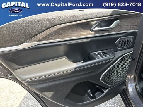 Used 2024 Jeep Grand Cherokee Limited w/ Luxury Tech Group II AWD/4WD image 17