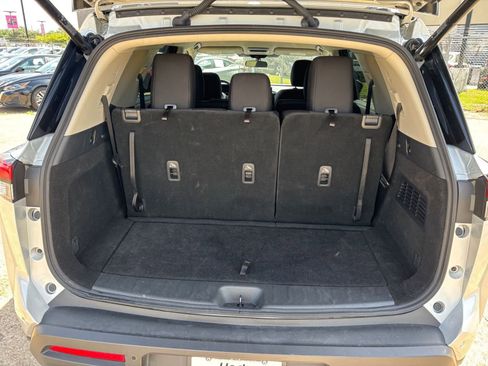 Used 2025 Nissan Pathfinder SV FWD image 34