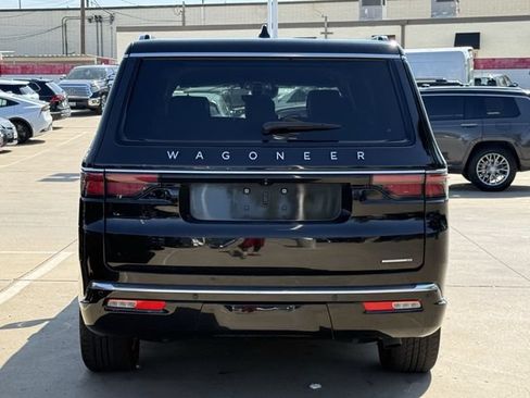 Used 2024 Jeep Wagoneer L Series II RWD image 5