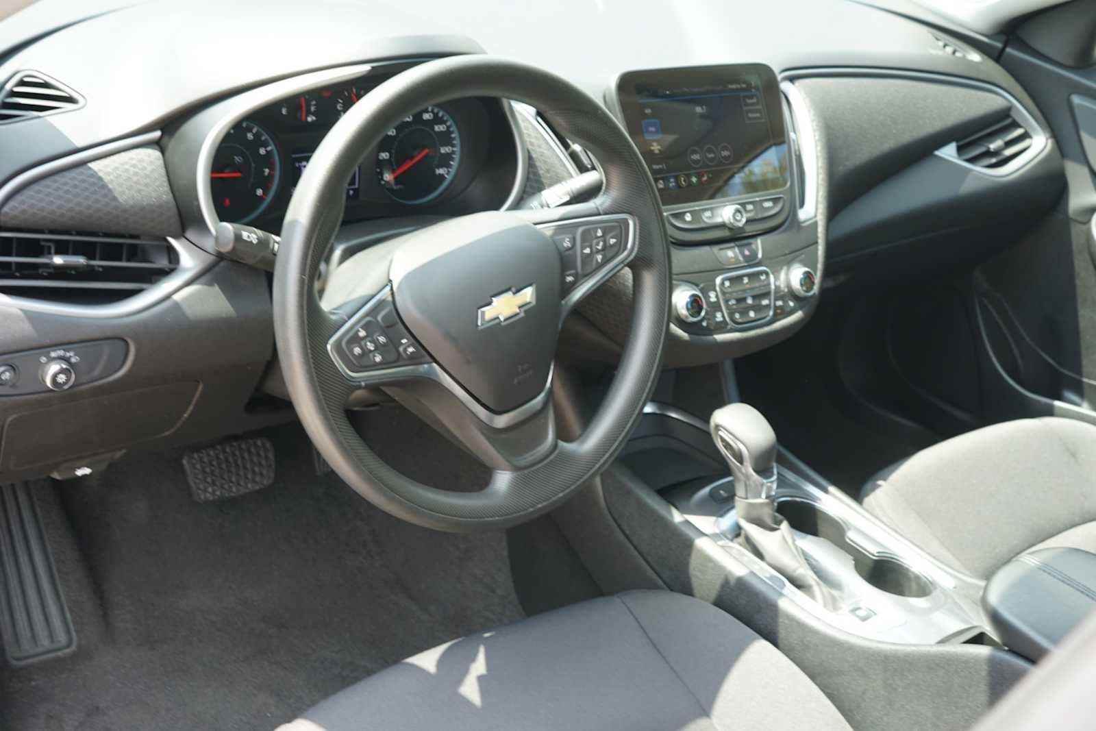 Used 2025 Chevrolet Malibu LT FWD image 7