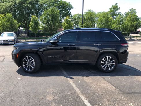 Used 2022 Jeep Grand Cherokee Overland AWD/4WD image 4