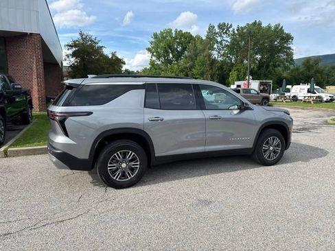 New 2026 Chevrolet Traverse LT w/ Driver Confidence Package AWD/4WD image 10