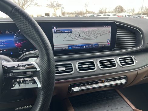 Certified 2024 Mercedes-Benz GLS 450 4MATIC image 18