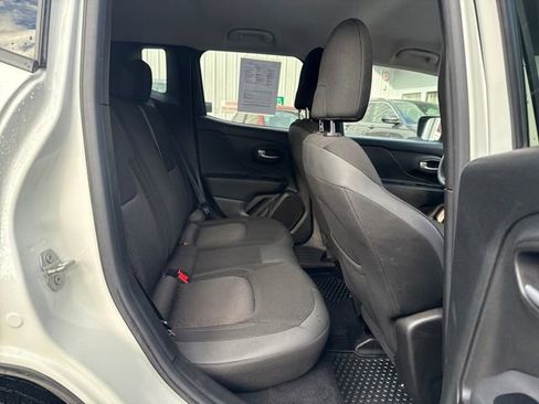 Used 2023 Jeep Renegade Latitude image 15