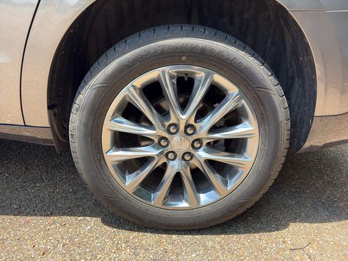 Used 2019 Buick Enclave Premium w/ Experience Buick Package FWD image 5