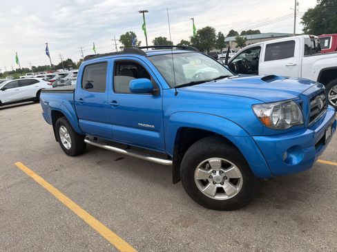 Used 2010 Toyota Tacoma 4x4 Double Cab w/ TRD Sport Pkg image 2