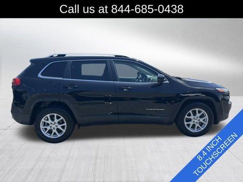 Used 2018 Jeep Cherokee Latitude Plus w/ Cold Weather Group FWD image 4