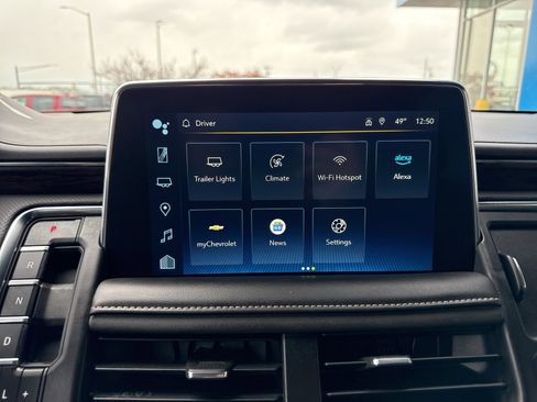 Used 2023 Chevrolet Suburban Premier image 25