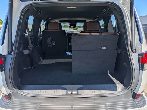 Used 2025 Lexus GX 550 w/ Accessory Package (31) AWD/4WD image 16