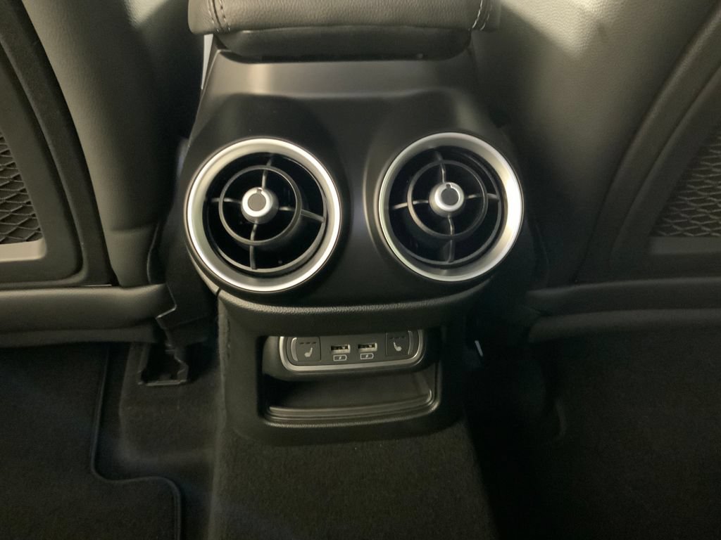 New 2026 Alfa Romeo Stelvio Sprint AWD/4WD image 39