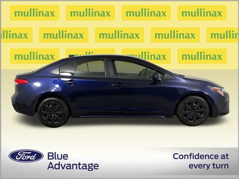 Used 2020 Toyota Corolla LE image 2