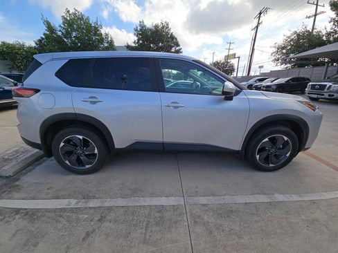 Certified 2025 Nissan Rogue SV FWD image 2