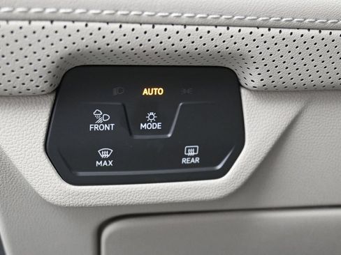 Used 2024 Volkswagen Atlas SE AWD/4WD image 12