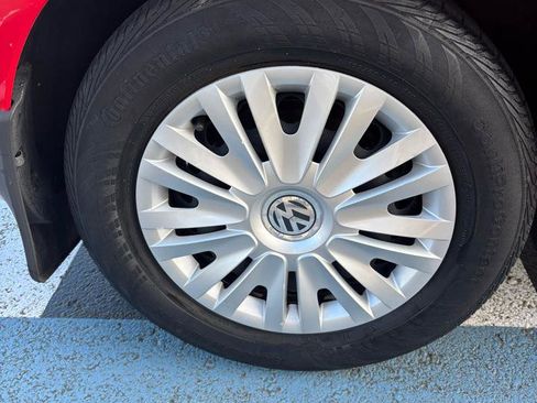 Used 2014 Volkswagen Golf 4-Door FWD image 19