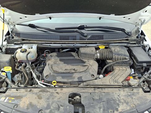 Used 2024 Chrysler Pacifica Touring-L image 30