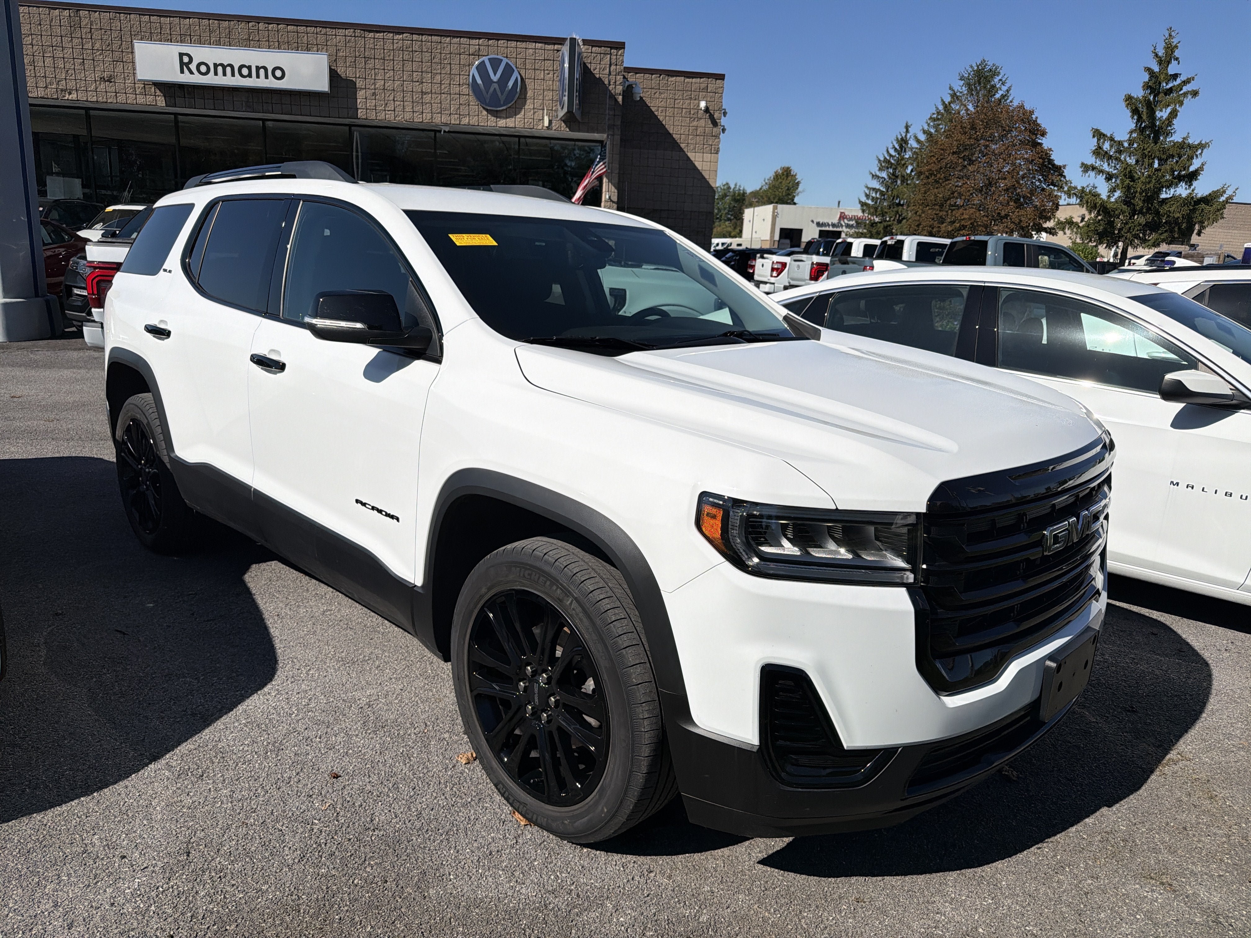 Used 2023 GMC Acadia SLE w/ Driver Convenience Package AWD/4WD image 2