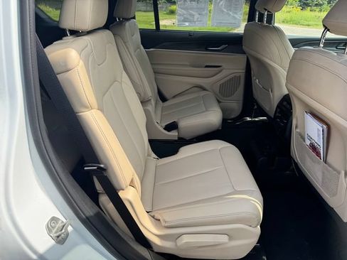 Certified 2023 Jeep Grand Cherokee L Limited w/ Luxury Tech Group II AWD/4WD image 16
