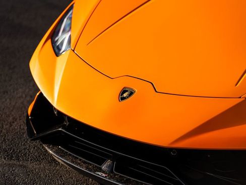 Used 2018 Lamborghini Huracan Performante image 2