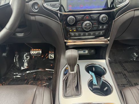 Used 2019 Jeep Grand Cherokee Summit w/ Platinum Series Group AWD/4WD image 11