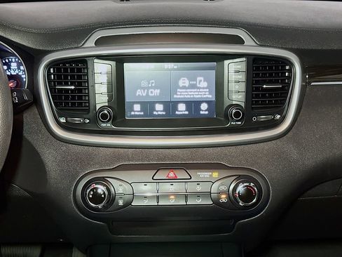 Used 2020 Kia Sorento AWD V6 image 13
