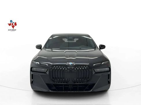 Used 2023 BMW 740i w/ Parking Assistance Package RWD image 7