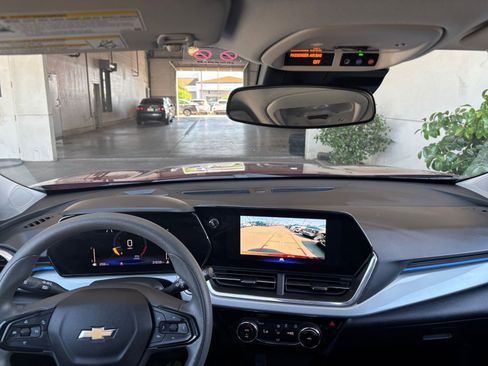 Used 2025 Chevrolet Trax LT FWD image 34