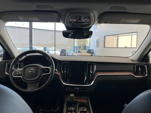 Used 2025 Volvo V60 B5 Cross Country Plus image 33