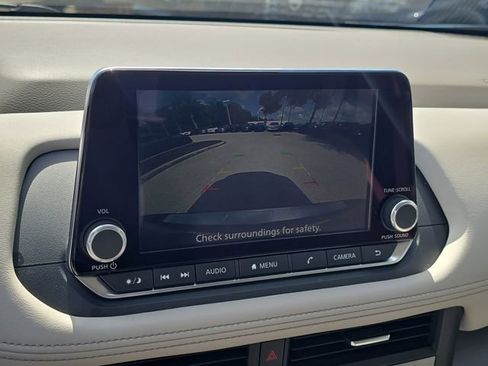 Certified 2025 Nissan Rogue SV FWD image 24