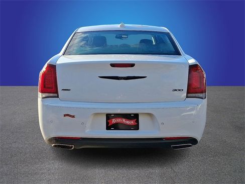 Used 2023 Chrysler 300 Touring L w/ Popular Equipment Group image 5