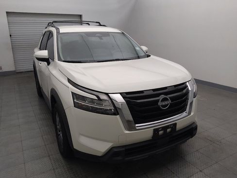 Used 2022 Nissan Pathfinder SV FWD image 14