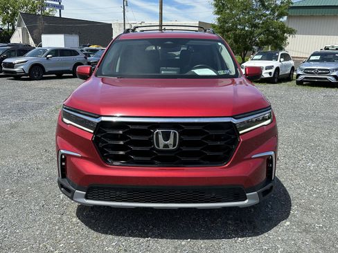 Used 2025 Honda Pilot Touring image 3