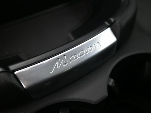 Used 2025 Porsche Macan AWD/4WD image 18