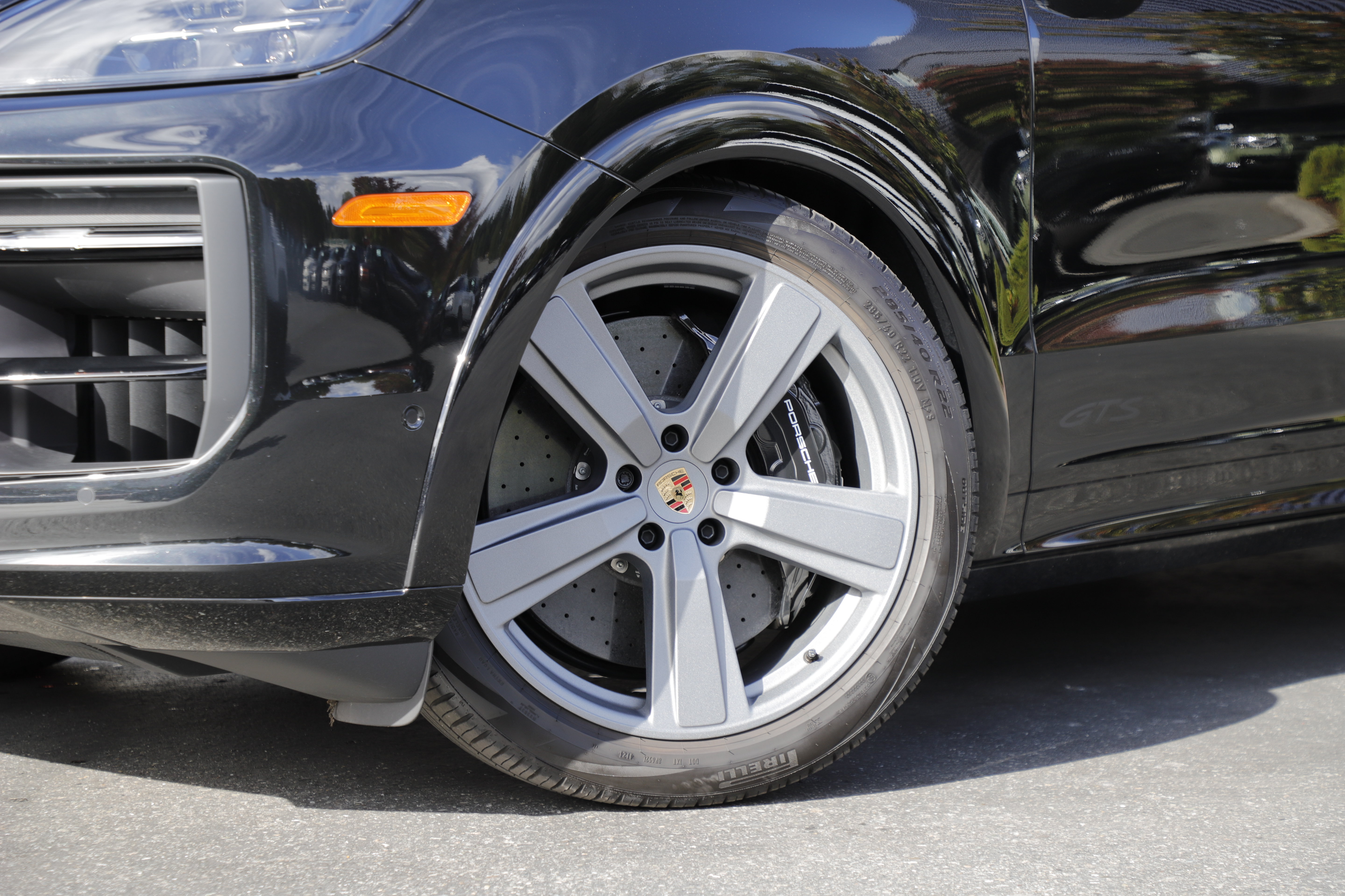 Used 2025 Porsche Cayenne GTS AWD/4WD image 2