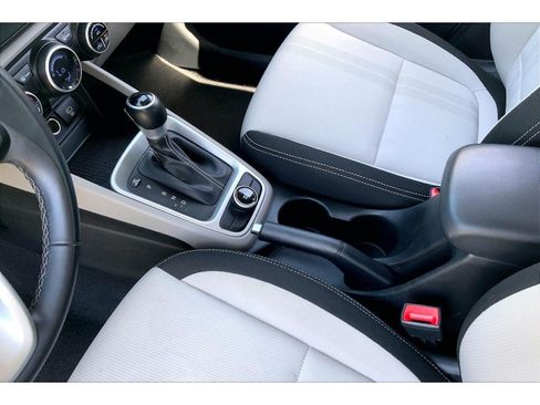 Used 2025 Hyundai Venue SEL FWD image 14