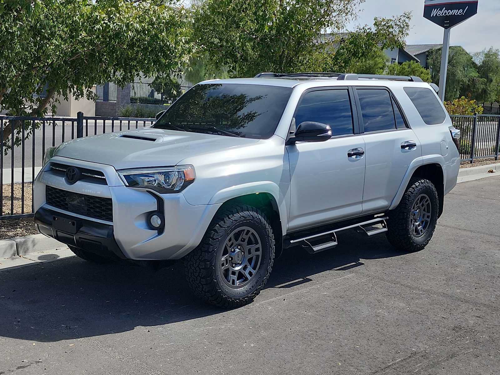 Used 2020 Toyota 4Runner Venture w/ Moonroof Package AWD/4WD image 4