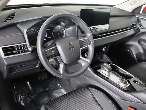 New 2026 Mitsubishi Outlander ES image 27