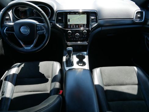 Used 2019 Jeep Grand Cherokee Altitude AWD/4WD image 10