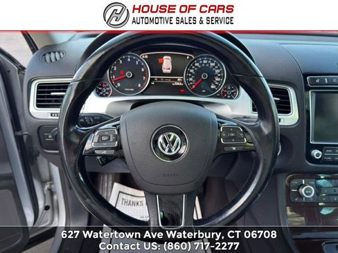 Used 2016 Volkswagen Touareg Sport image 27