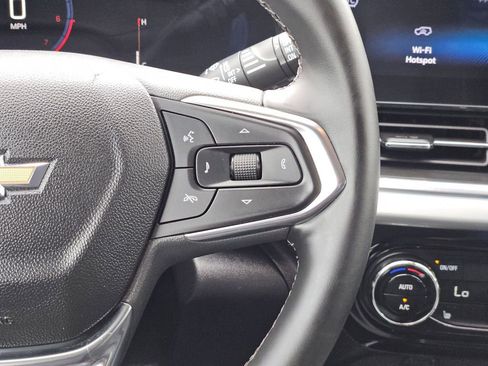 Used 2025 Chevrolet Trax LT w/ LT Convenience Package FWD image 25
