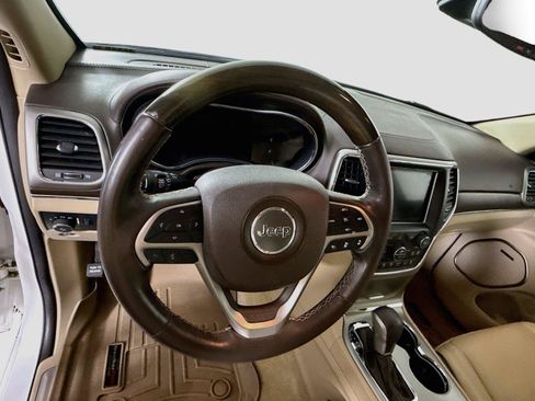 Used 2018 Jeep Grand Cherokee Overland AWD/4WD image 5