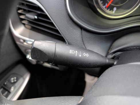 Used 2020 Jeep Cherokee Latitude FWD image 23