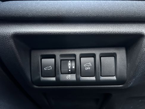 Used 2023 Subaru Outback Premium image 9