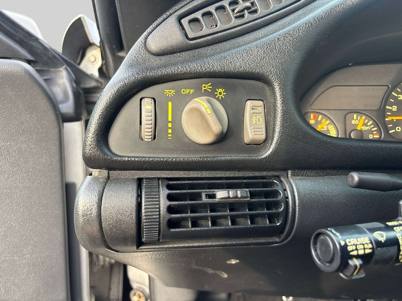 Used 1993 Chevrolet Camaro LT RWD image 12