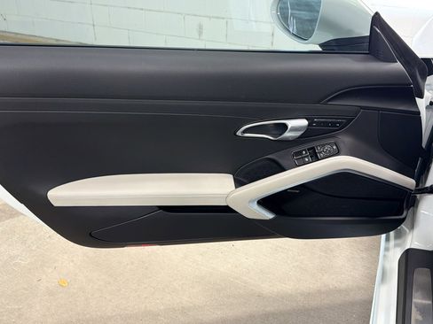 Certified 2025 Porsche 718 Boxster RWD image 19