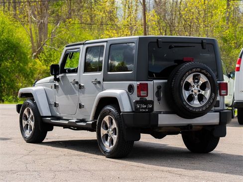 Used 2016 Jeep Wrangler Unlimited Sahara w/ Dual Top Group AWD/4WD image 7