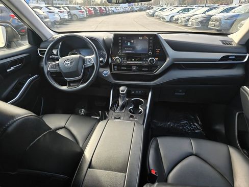 Used 2022 Toyota Highlander XLE image 14