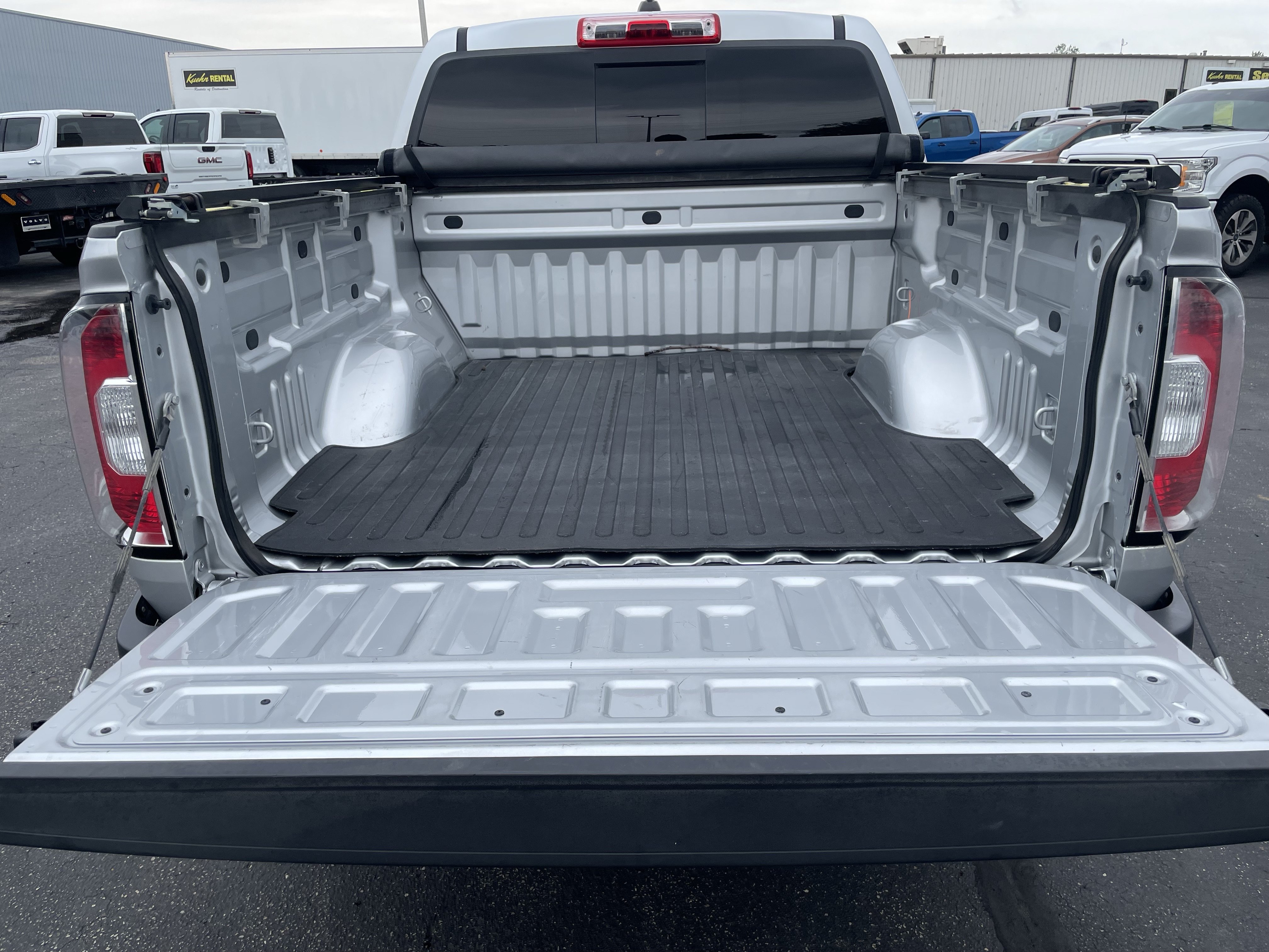 Used 2017 GMC Canyon SLE w/ All Terrain Package AWD/4WD image 10