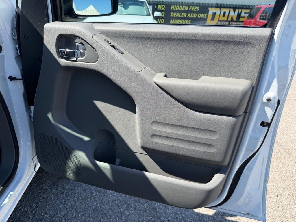 Used 2016 Nissan Frontier SV w/ SV Value Truck Package RWD image 19