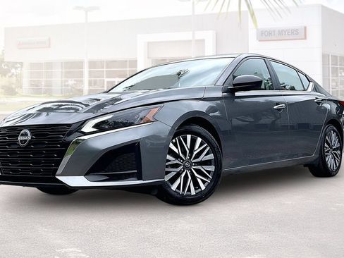 Used 2025 Nissan Altima 2.5 SV FWD image 28